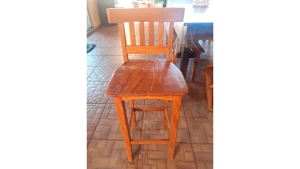 02 – Banqueta alta modelo Estação