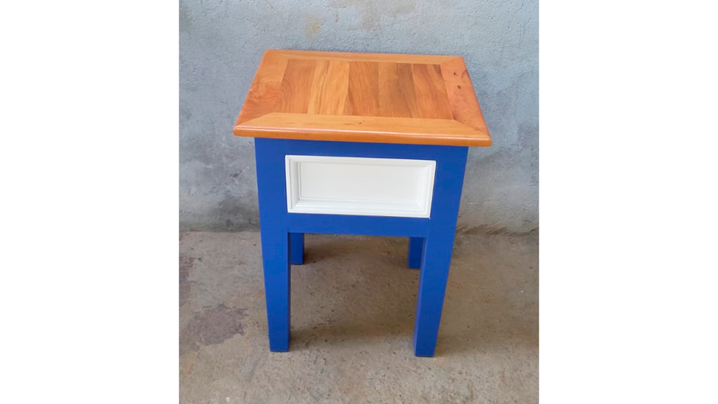 109 – Criado Mudo Pintura em Laca 1 gaveta