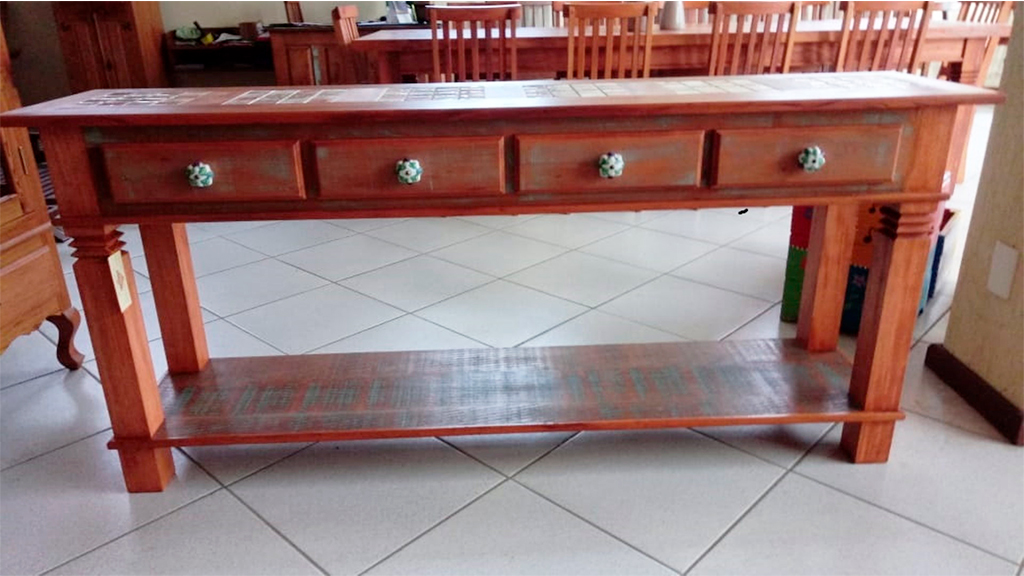 11 – Aparador 4 gavetas com tampo inferior em Peroba Rosa