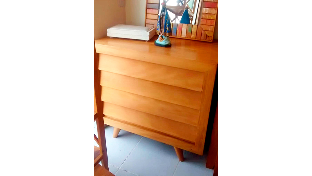 122 – Cômoda estilo “Retrô” em linha reta