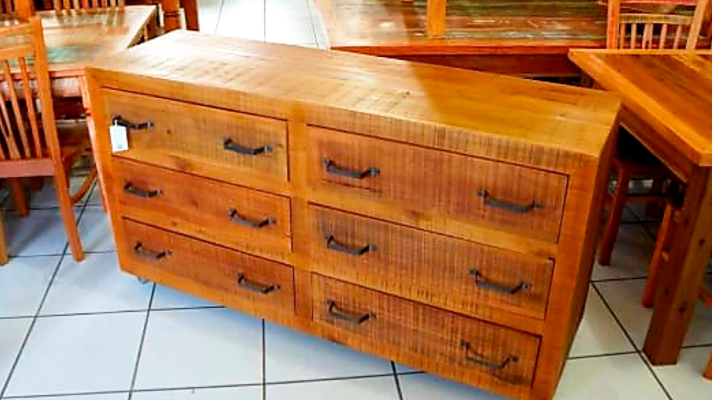 123 – Cômoda grande – 6 gavetões