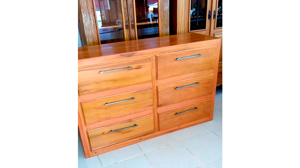 124 – Cômoda com 6 gavetões fundos