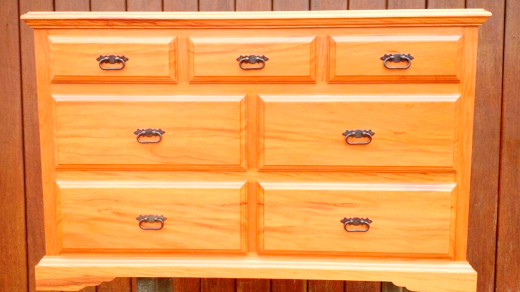 128 – Cômoda 7 gavetas em peroba rosa