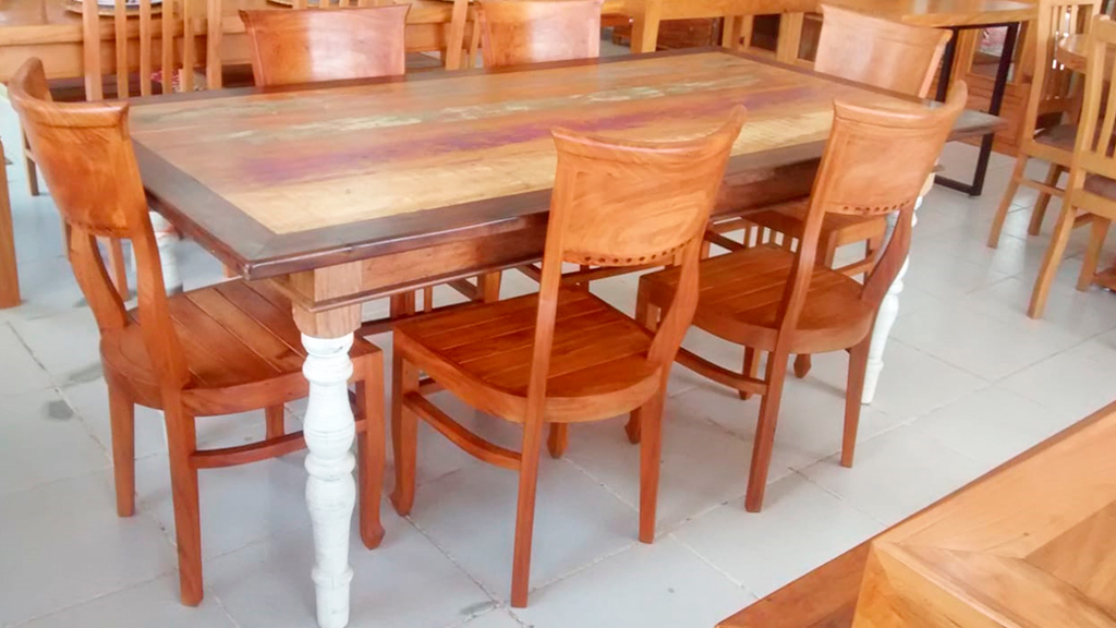 27 – Mesa peroba rosa com borda em  Canela Preta