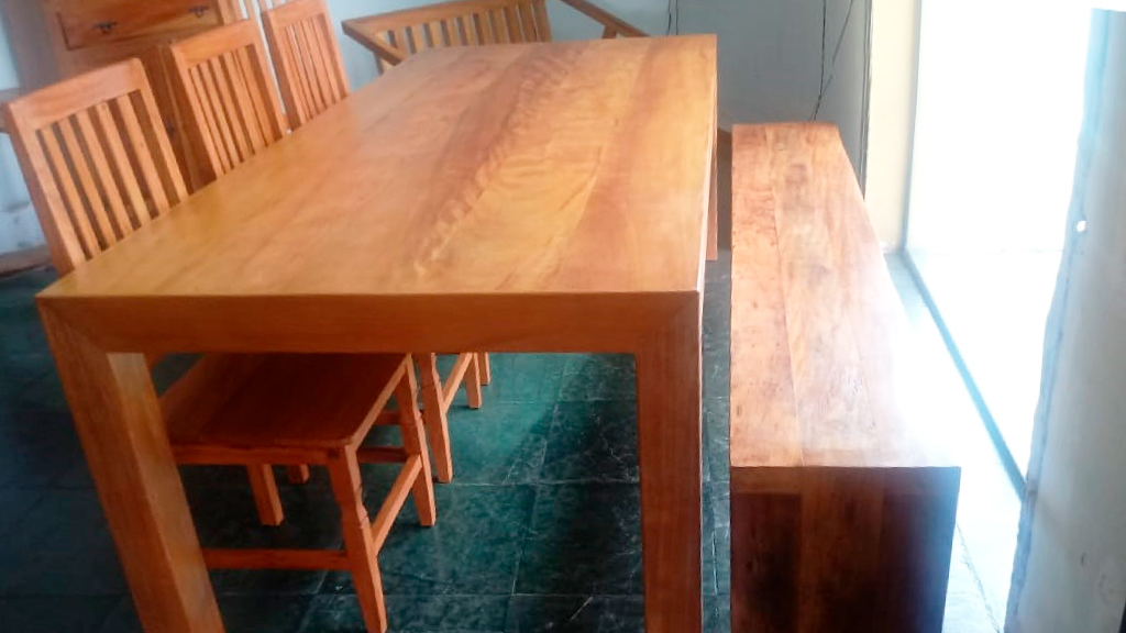 37 – Mesa linha reta – montagem em meia esquadria