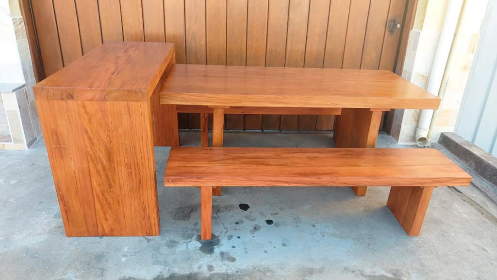 38 – Conjunto de Balcão Bistrô + Mesa + bancos