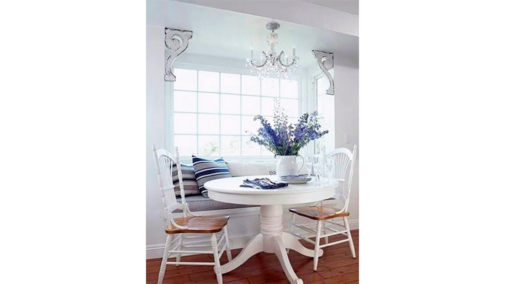 43 – Mesa redonda diâmetro 1,20 m pintura laca branca