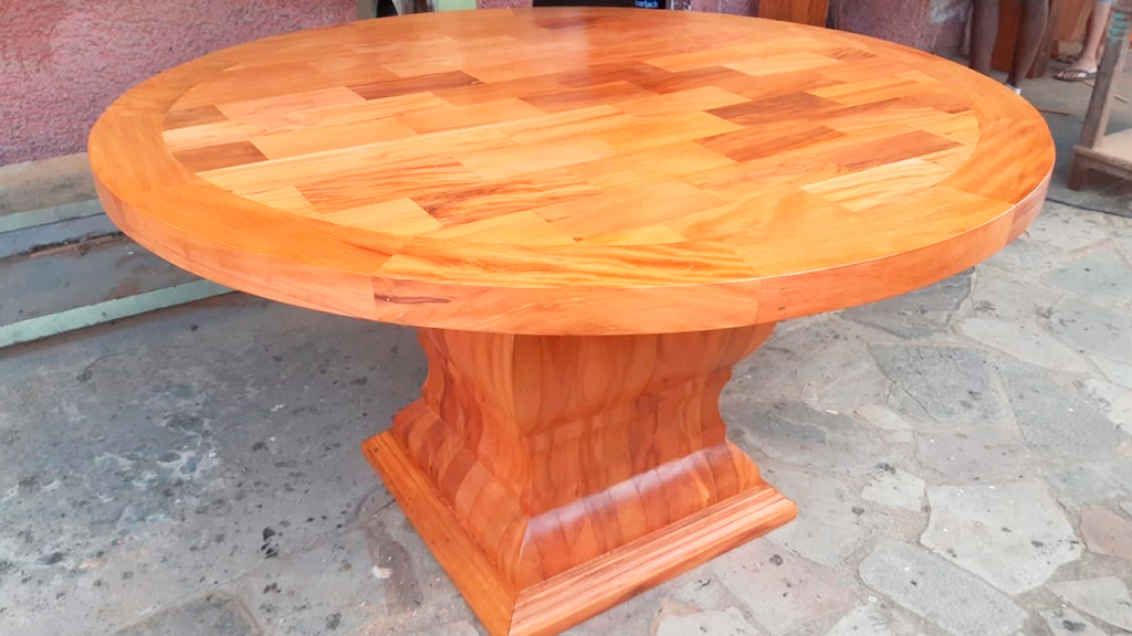 46 – Mesa redonda tampo Patchwork