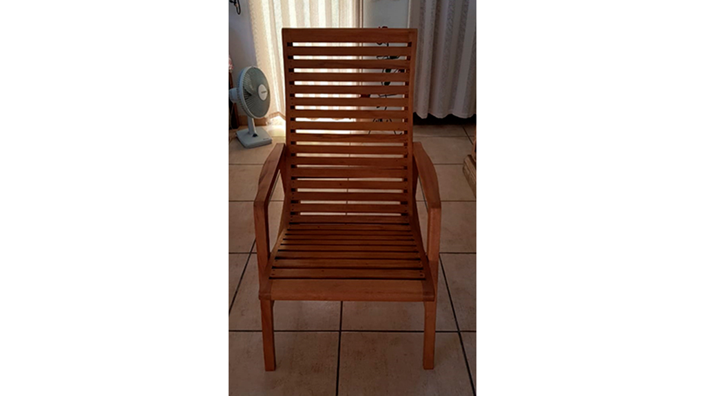 50 – Poltrona ripada encosto alto