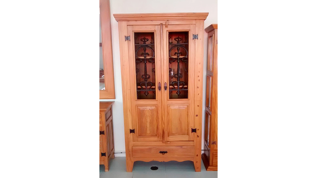 55 – Armário 2 portas com ferragens