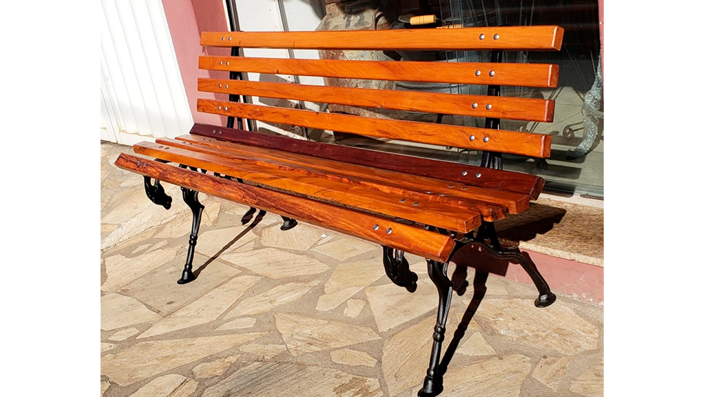 70 – Banco de Jardim pés em Ferro Fundido