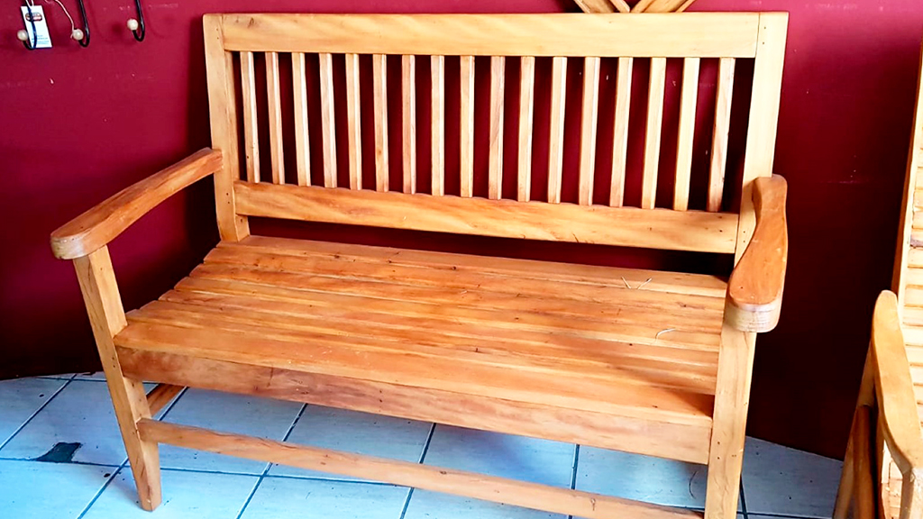 73 – Banco Namoradeira 1,20m encosto reto