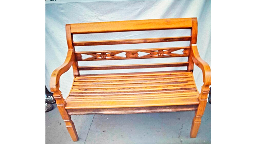 74 – Banco Namoradeira 1,20 m encosto curvado